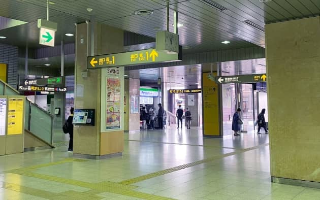 泉中央駅「南改札」より出て右に進みます。
